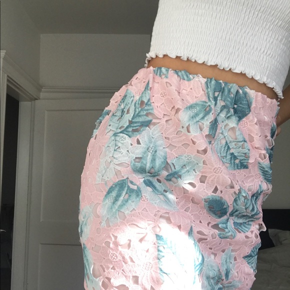 Vintage pink floral crochet pencil skirt - Picture 4 of 4